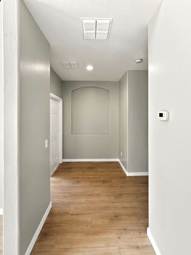Building Photo - Gilbert 5-Bedroom Home with Pool, Loft & Primary Suite Downstairs – Minutes from Gilbert Regional...