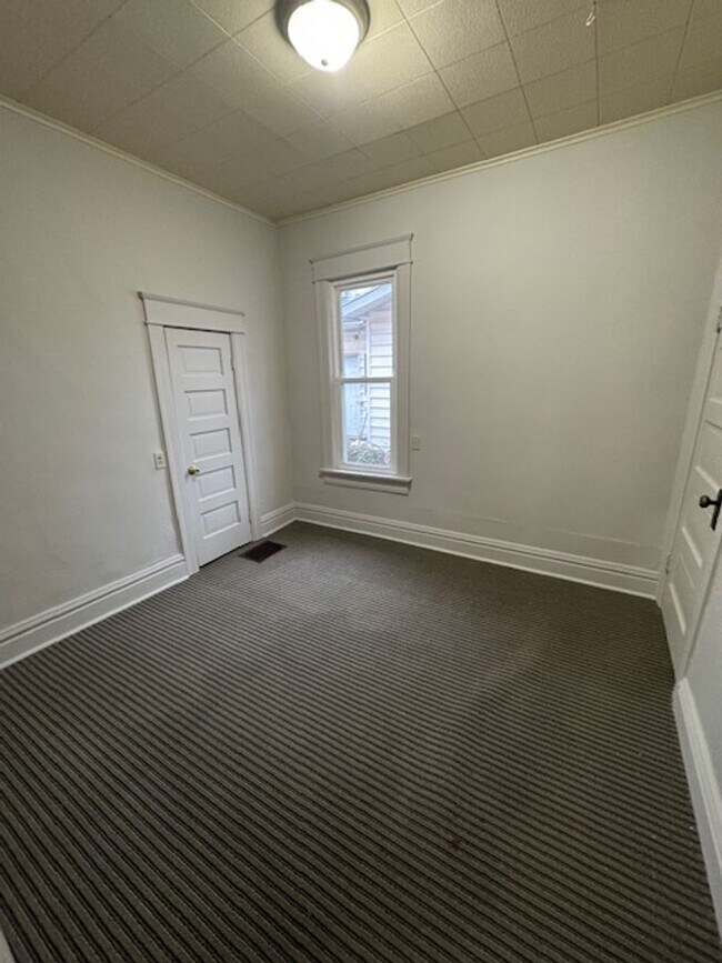 Building Photo - 1308 Sinclair St