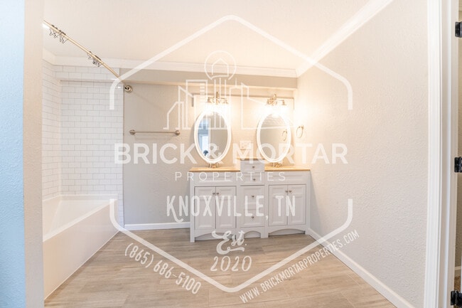Building Photo - 837 Teffeteller Ln