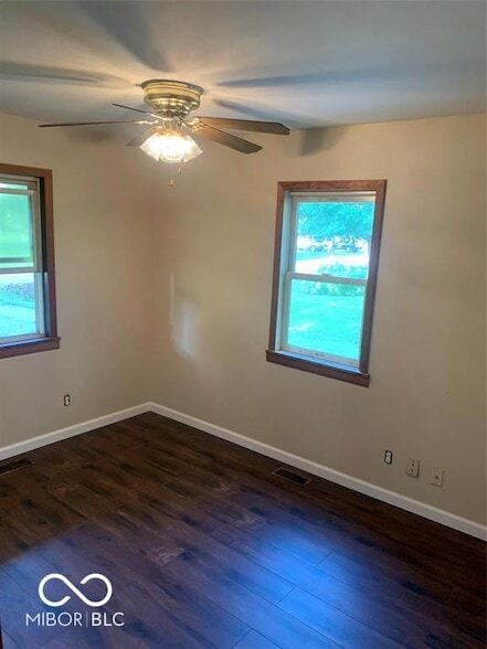 Building Photo - 555 Birch St