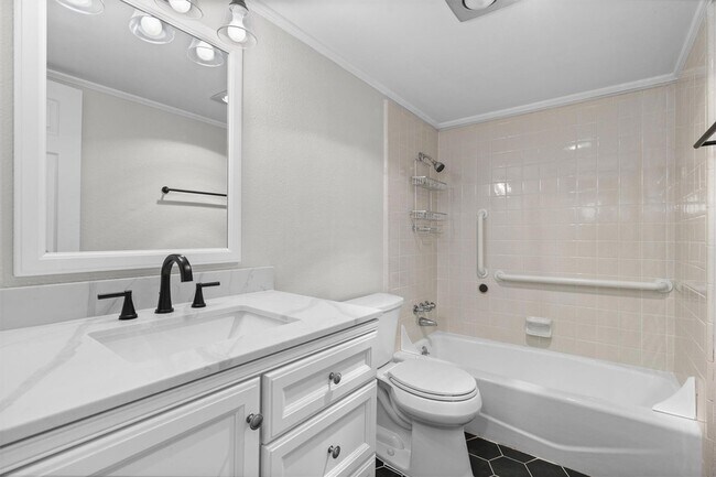 Building Photo - 8310 Summerwood Dr
