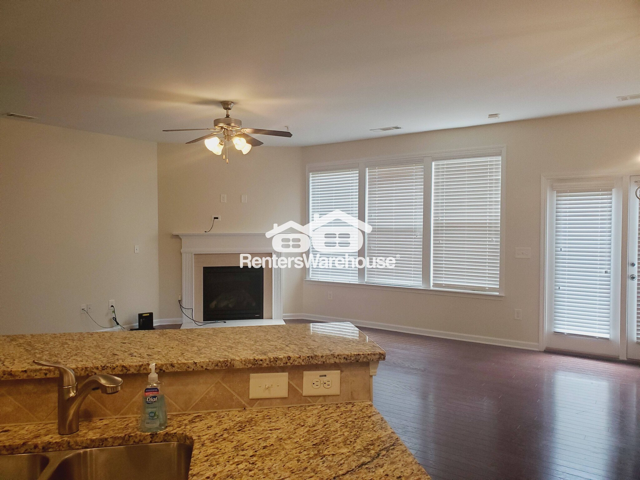Building Photo - 1592 Richmond Dr