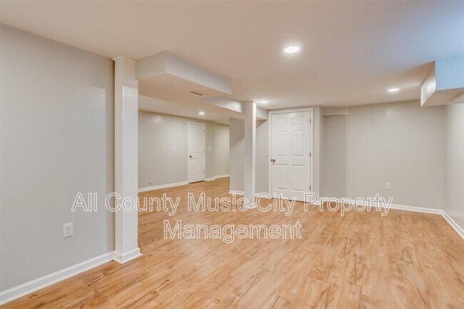 Building Photo - 209 Rhine Dr