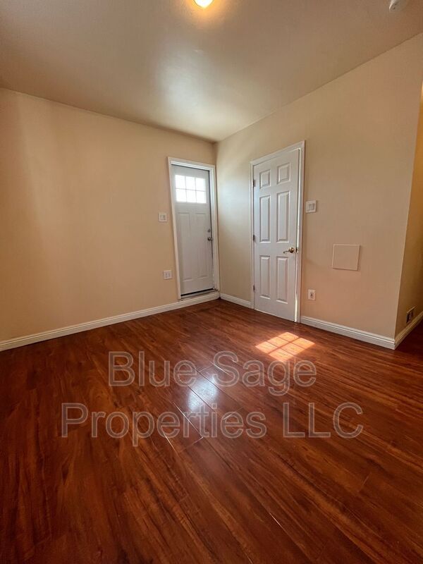 Building Photo - 17 S Church Ln