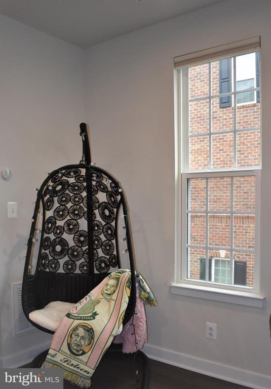 Building Photo - 4711 Crest View Dr