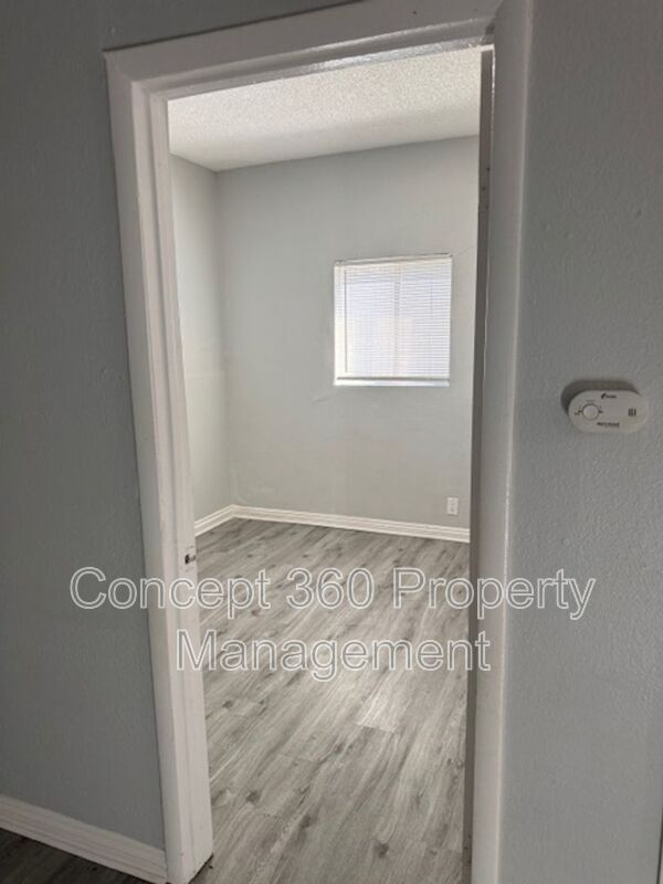 Building Photo - 2028 Chestnut Ave
