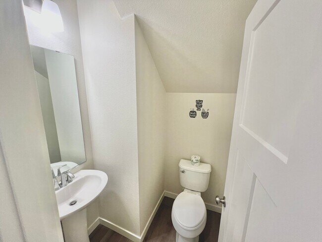 Building Photo - AVAILABLE NOW! 3BD 2.5 BATH TUMWATER LIVING