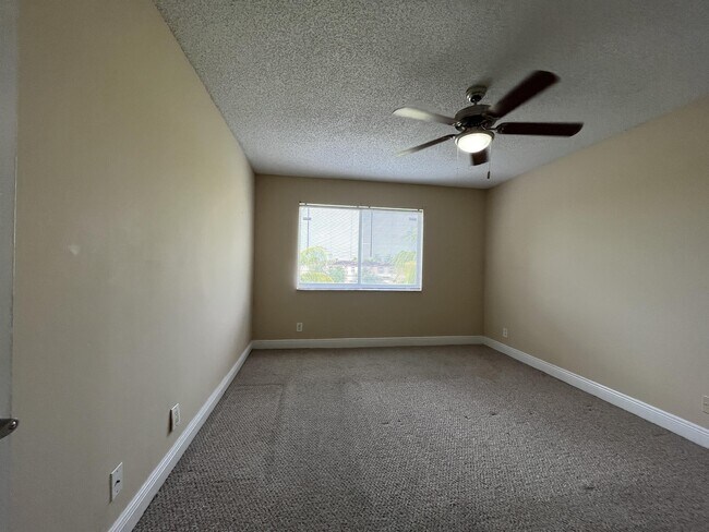 Building Photo - 5654 Rock Island Rd