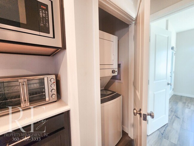 Building Photo - Modern ADU with Private Entrance, Natural ...