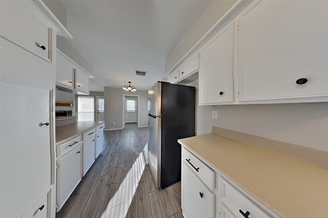 Building Photo - 22135 N Fork Dr