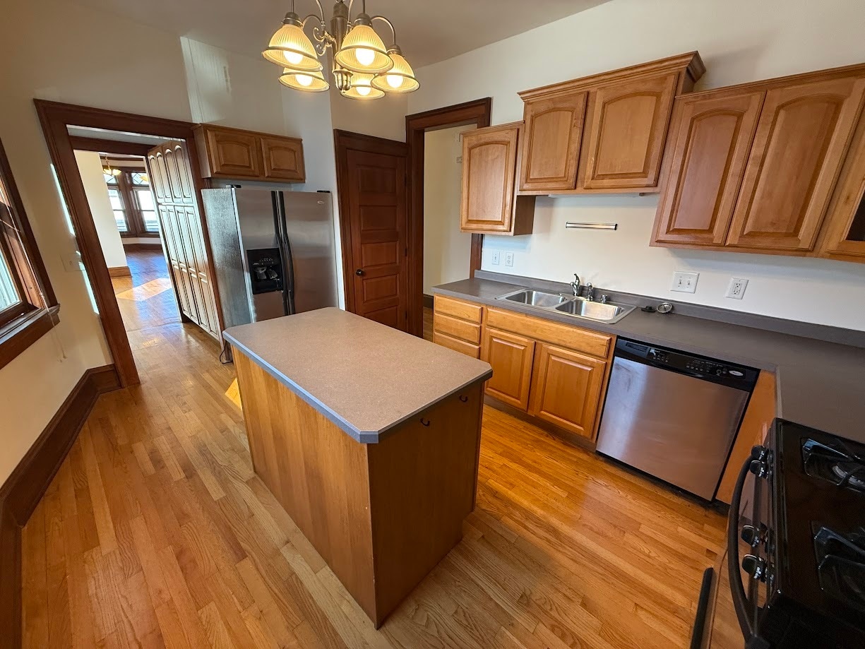 Building Photo - 125 E Johnson St