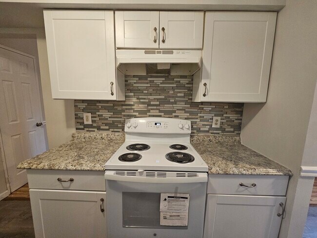 Building Photo - 3 Ethan Allen Ct