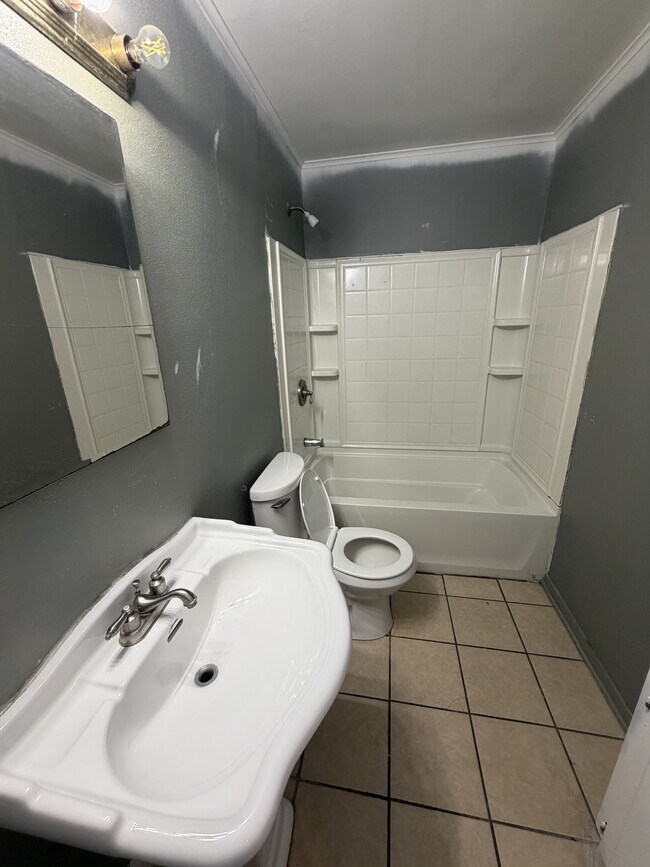 Building Photo - 617 Damaka Dr