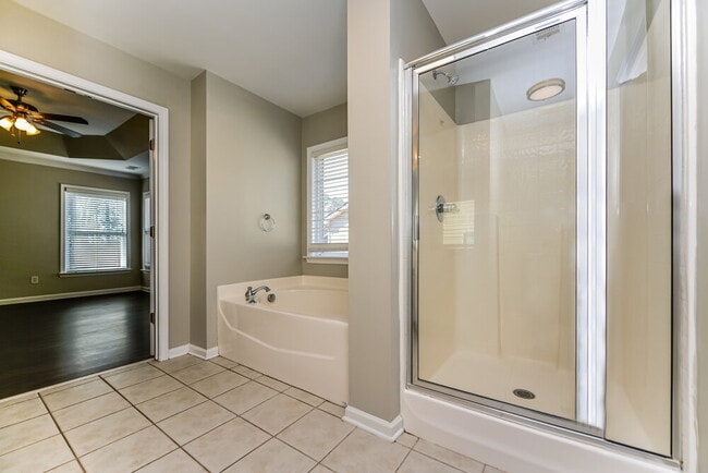 Building Photo - 2808 Harcourt Dr