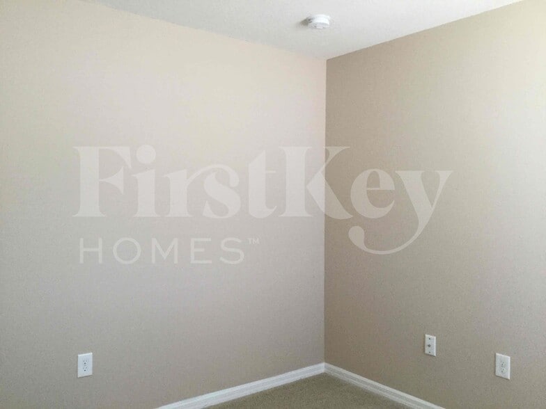 Building Photo - 425 Hammerstone Ave