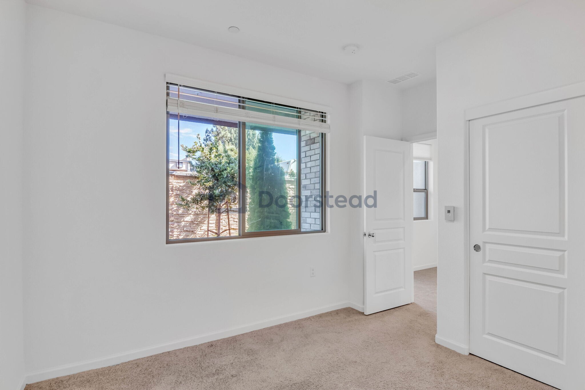 Building Photo - 25443 Parklane Dr
