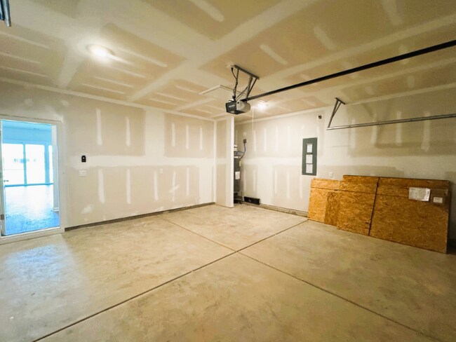 Building Photo - 811 Ireland Dr