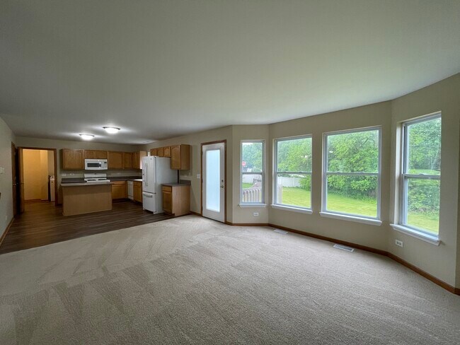 Building Photo - 649 Linda Ct