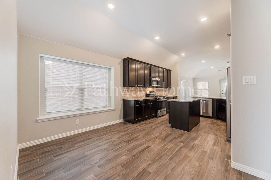 Building Photo - 1608 Adams Dr