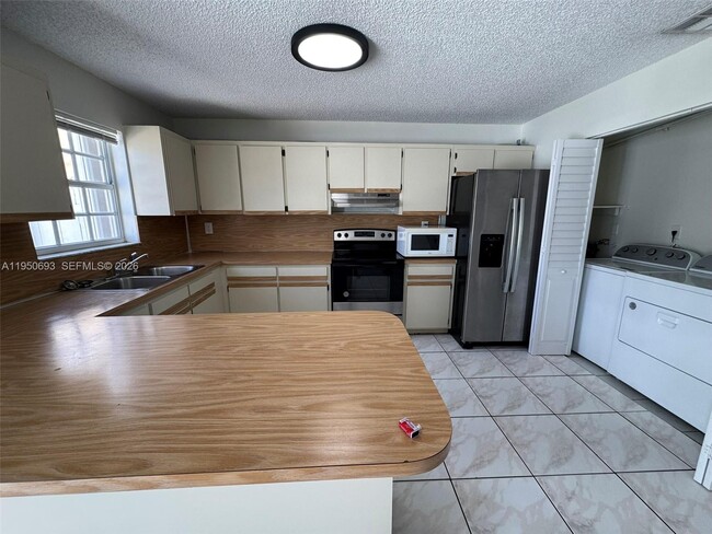 Building Photo - 6255 SW 129th Pl