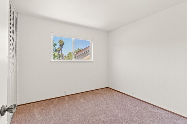 Building Photo - 6923 Lassen St
