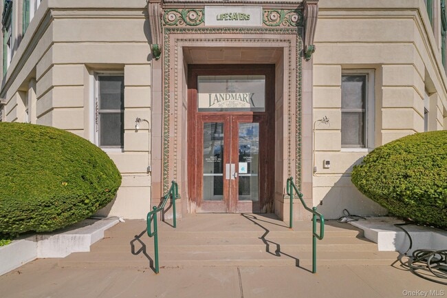 Primary Photo - 1 Landmark Sq