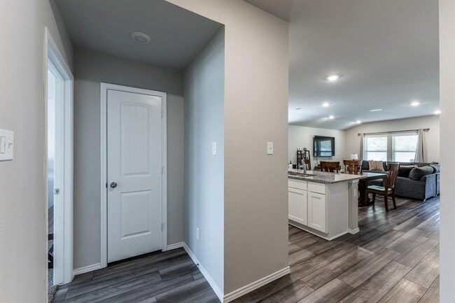 Building Photo - 306 Pecos Dr
