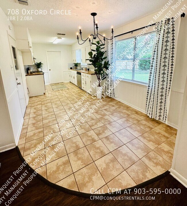 Building Photo - 708 Oxford Cir