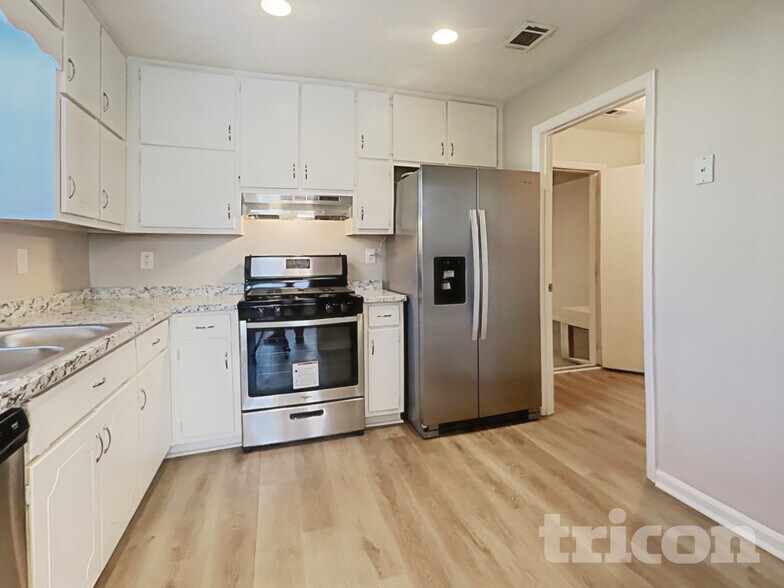 Building Photo - 11069 Hunters Ln