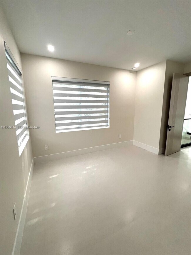 Building Photo - 7850 SW 67th Ave