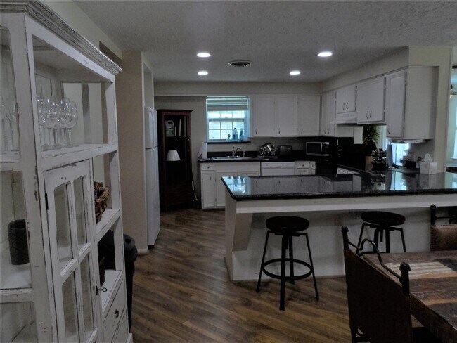 Building Photo - 13545 Northshore Loop