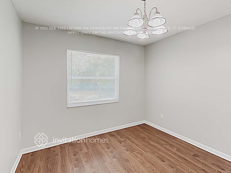 Building Photo - 900 Vincent Dr