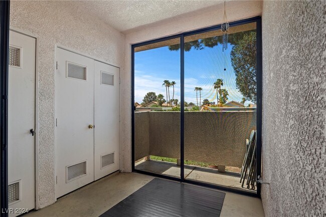 Building Photo - 4861 S Torrey Pines Dr