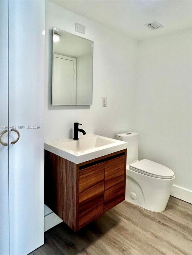 Building Photo - 5838 Collins Ave