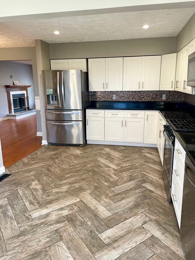 Building Photo - ****COMING SOON**** Charming Cape Cod in Halls