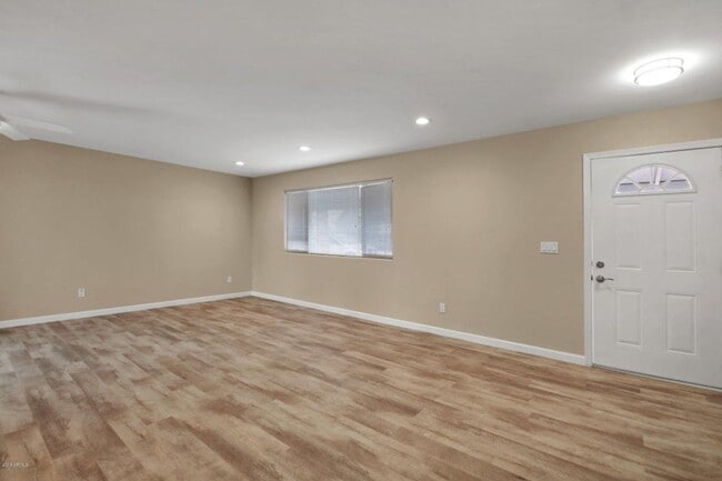 Building Photo - Updated 3 bedroom 2 full bathroom in Sun City