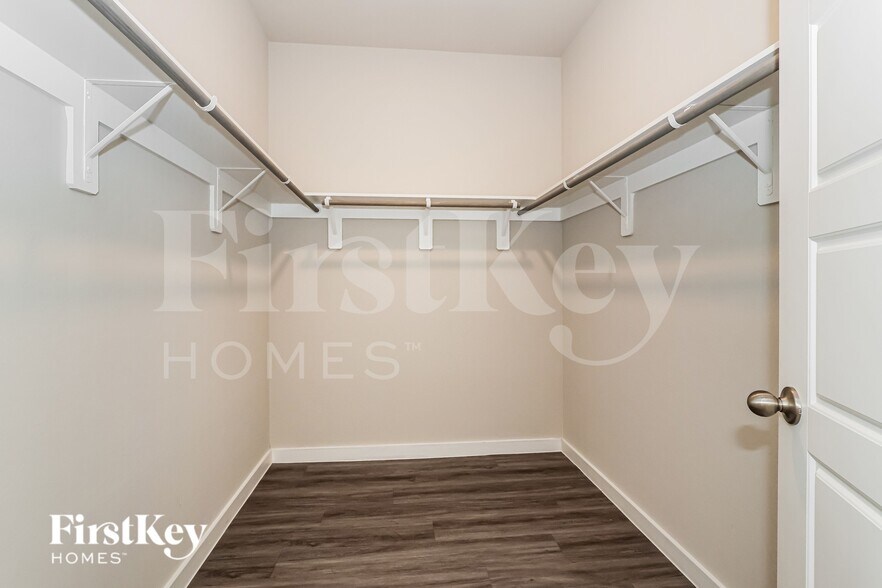 Building Photo - 305 N Centro Cir