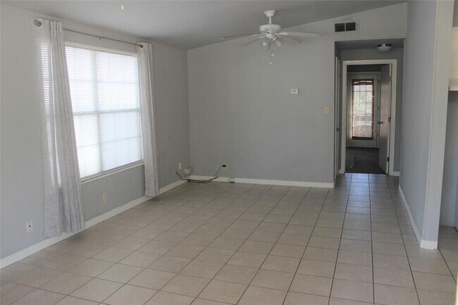 Building Photo - 3113 Fritz Hughes Park Rd