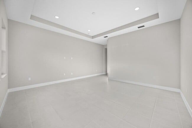 Building Photo - 5741 Beechnut Dr