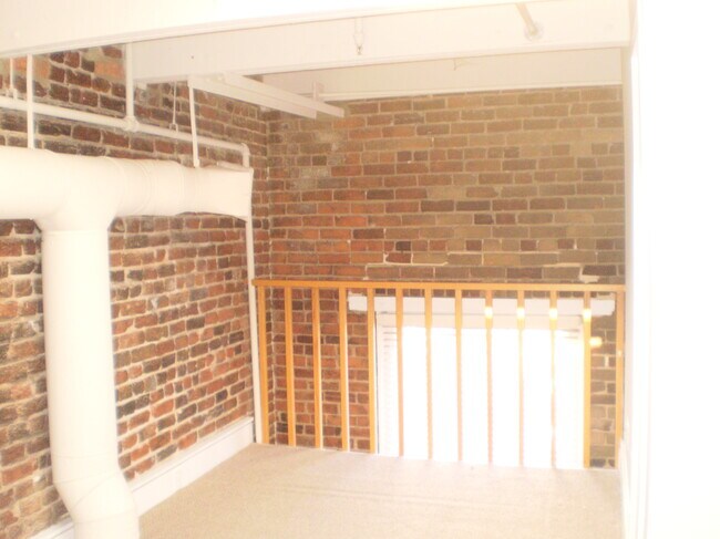 Building Photo - 1309 E Cary St