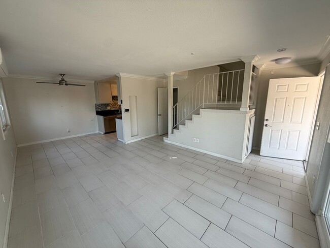 Building Photo - Modern 3 Bedroom, 2.5 Bath Two-Story Townh...