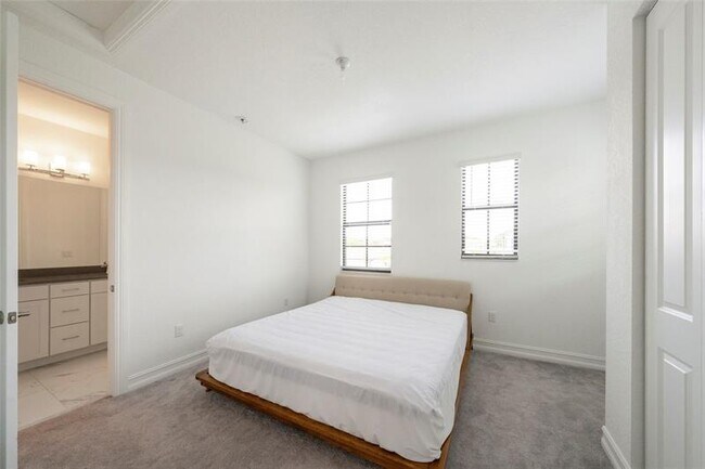 Building Photo - 11843 SW 13th Ct