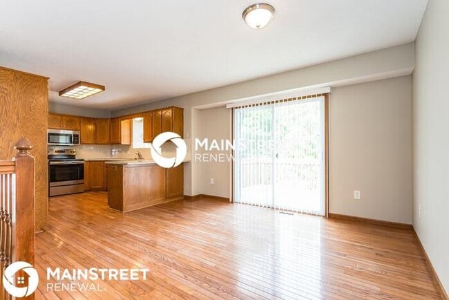 Building Photo - 4 Bedroom Pet-Friendly Home in Pleasant Hi...