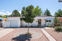 Building Photo - COMING SOON APPLY NOW!! 2 Bedroom 1 Bath ...