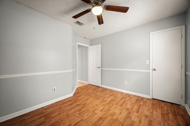 Building Photo - Charming 3-Bedroom, 2-bathroom Gem Awaits!
