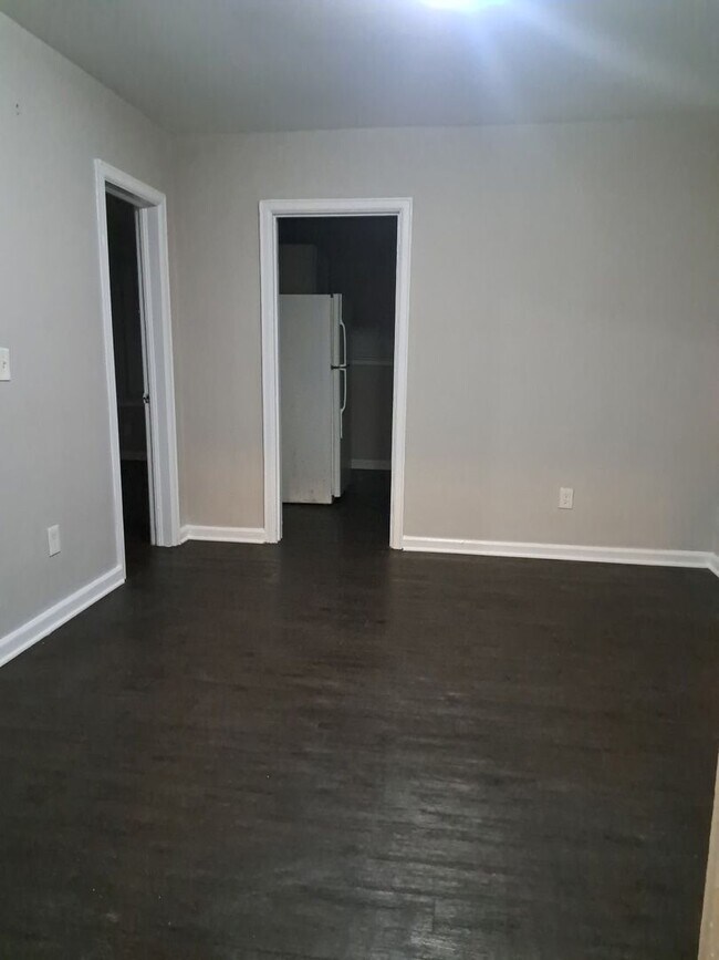 Building Photo - MOVE IN SPECIAL 1/2 OFF 1st full month if you move in by 7/1