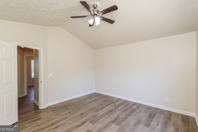 Building Photo - 145 W Village Ct