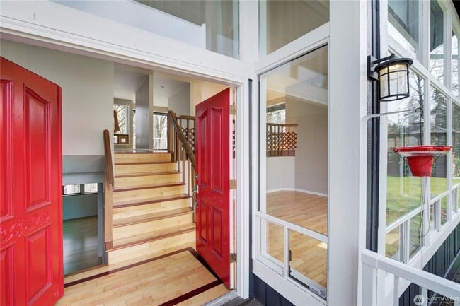 Building Photo - 3bd/2.5ba Bellevue House