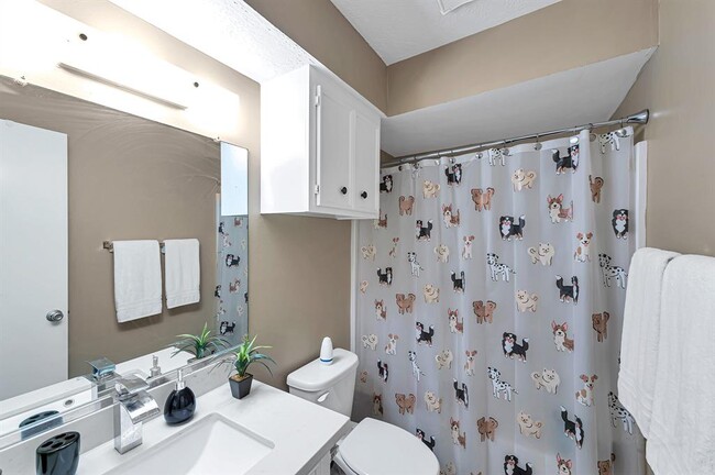Building Photo - 722 Pickford Dr
