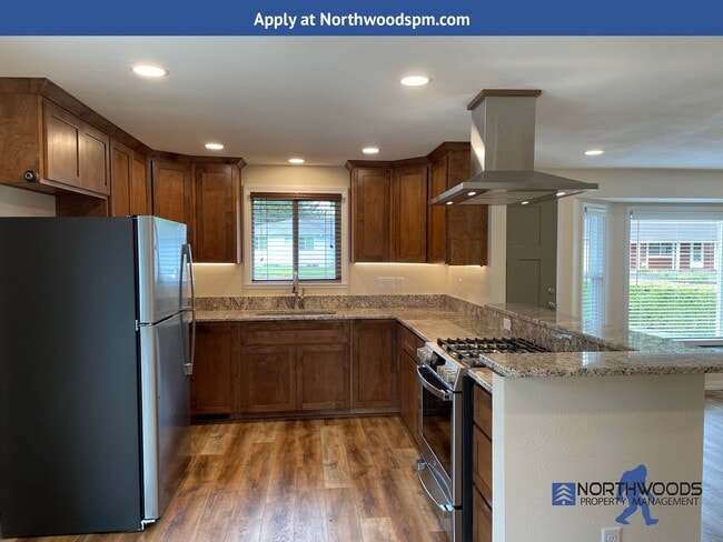 Building Photo - Gorgeous Newly Update 3 Bedroom 2 Bath Home in Friendly Central Point